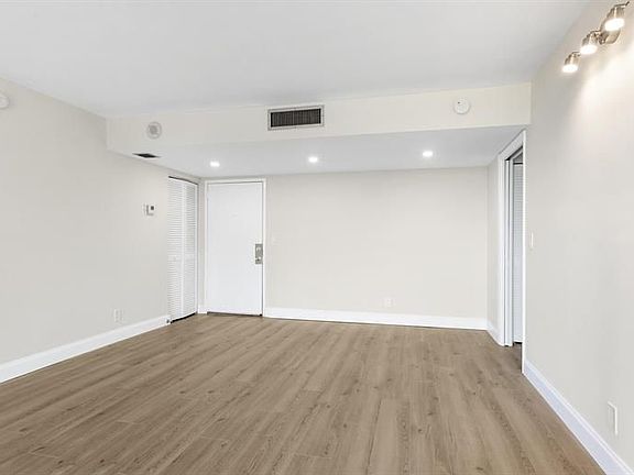 4th image of 2425 Presidential Way APT 405
