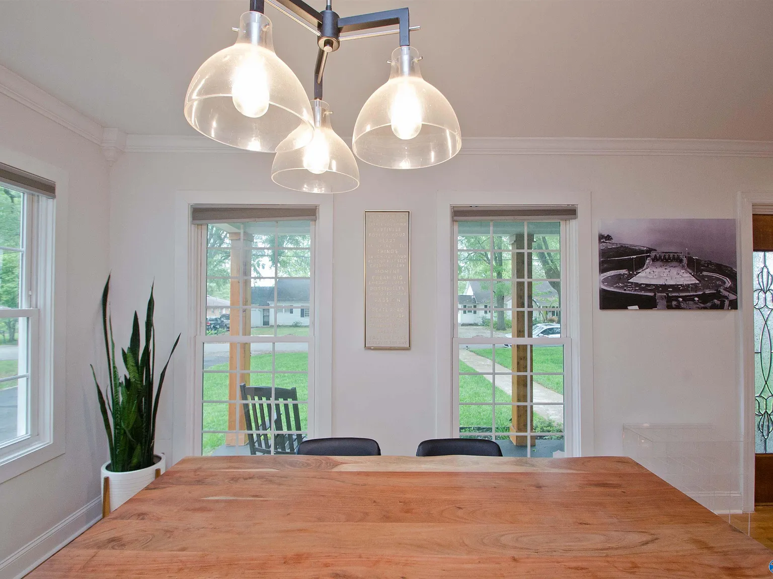 3 bed, 3.0 bath, 2200 sqft, $2,800 — Photo 4
