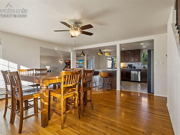 4th image of 526 Loomis Ave