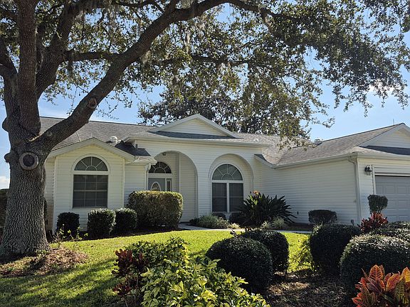 3rd image of 25316 Crestwater Dr