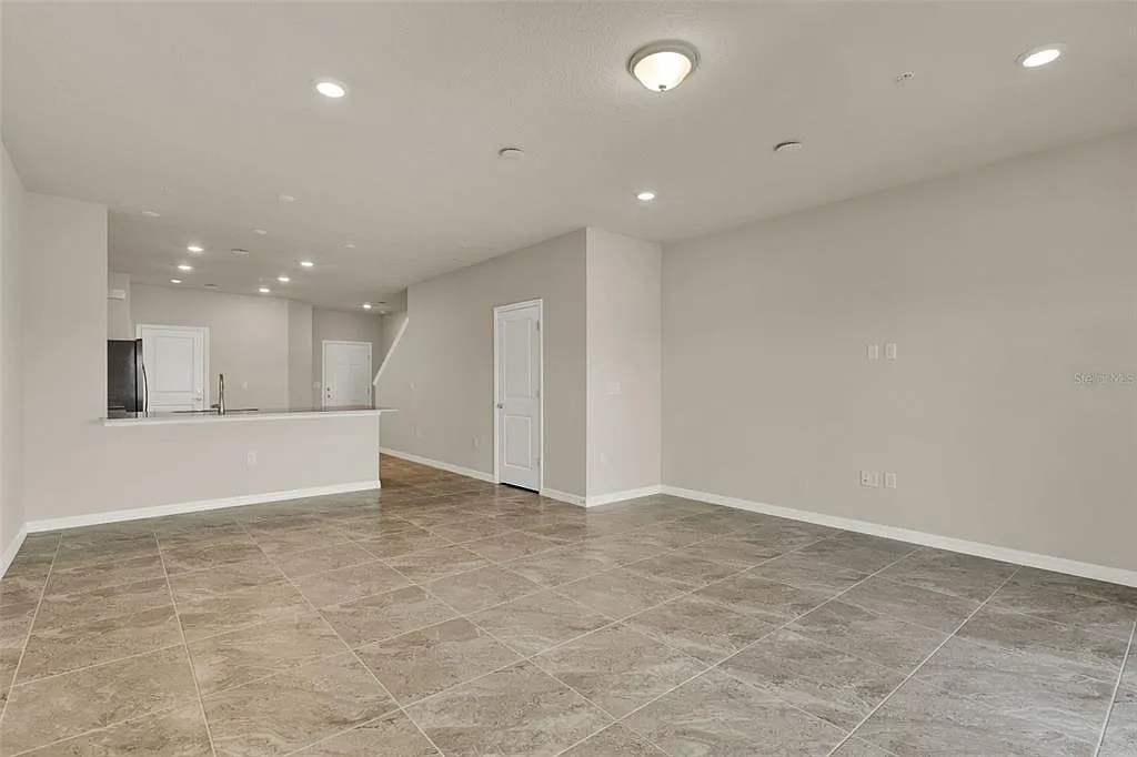 3 bed, 2.5 bath, 1680 sqft, $2,295 — Photo 3