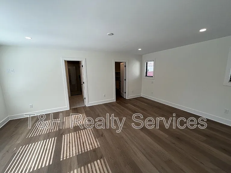 818 Union St — Photo 13