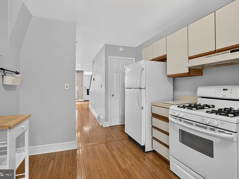 2645 Bainbridge St — Photo 8