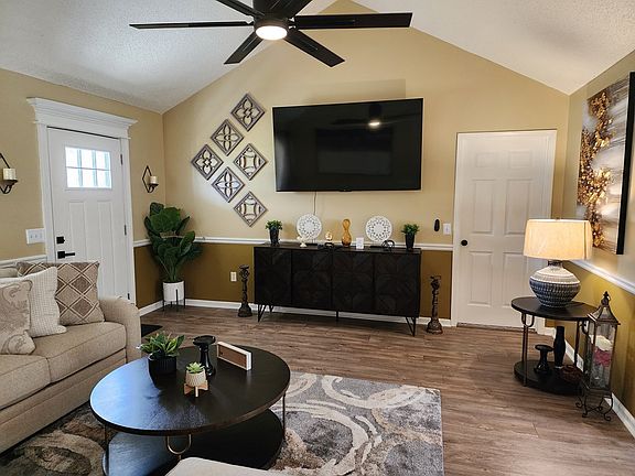 4th image of 114 Pecan Dr
