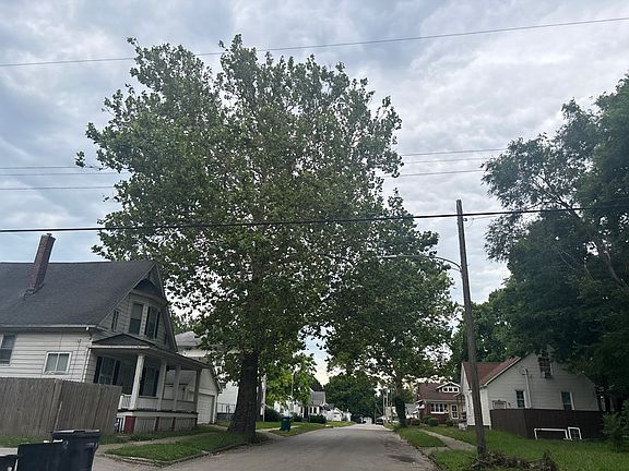 5th image of 1461 E Prairie St