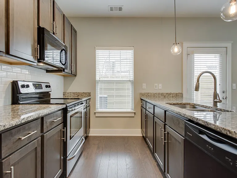 5715 California Ave — Photo 17