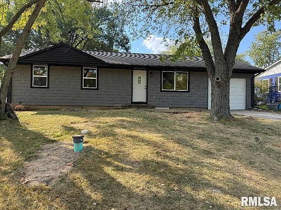 2nd image of 5821 N Graceland Dr