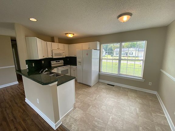 3rd image of 2680 Pine Knoll Dr