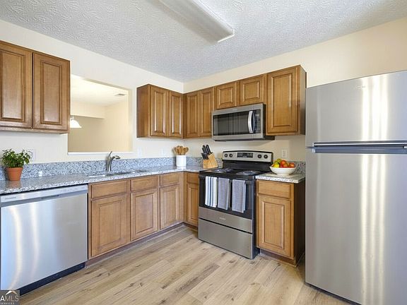 4th image of 1934 Grove Way