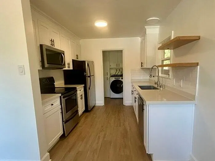2 bed, 1.0 bath, $3,600 — Photo 4