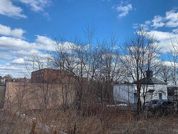 2nd image of 8 Hale St