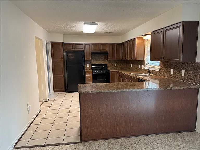 3011 Longwood Ln — Photo 7