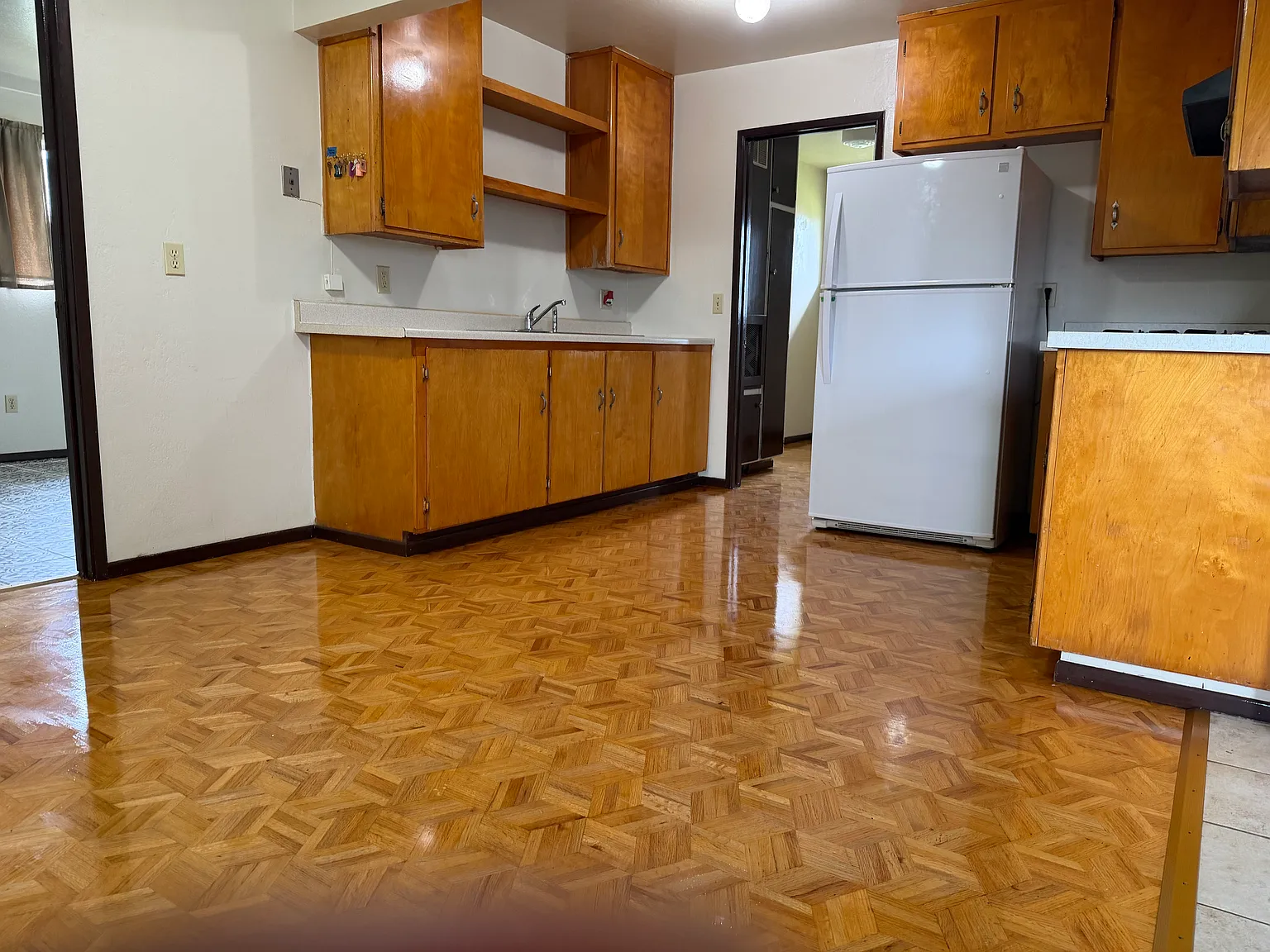 5 bed, 1900 sqft, $4,000 — Photo 2