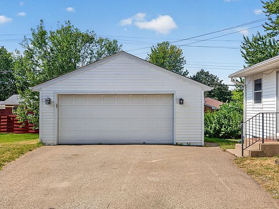 3rd image of 2142 Garnet Dr