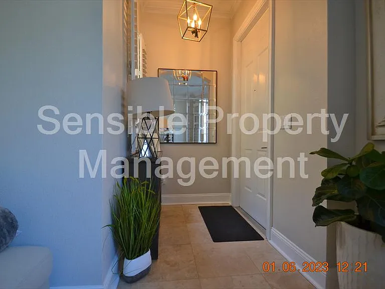 2405 Victoria Gardens Ln — Photo 12