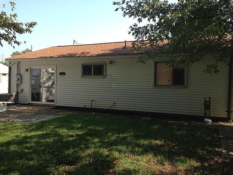 2nd image of 1815 Moger Dr