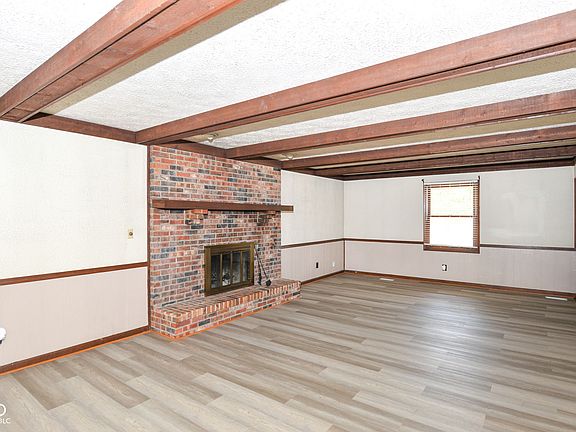 3rd image of 704 Kokomo Ln