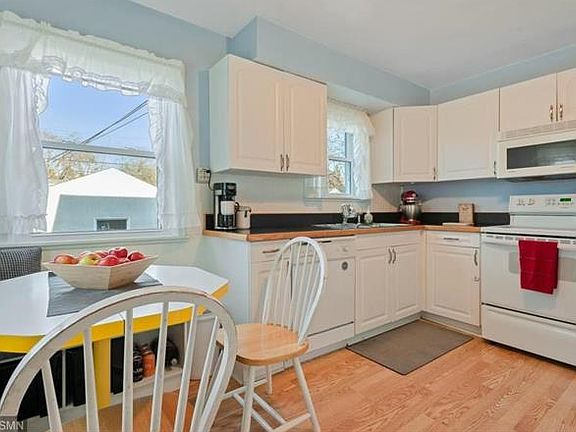 4th image of 838 6th Ave S