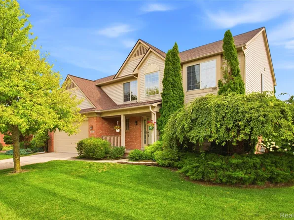 22085 Cherrywood Rd, Woodhaven, MI 48183