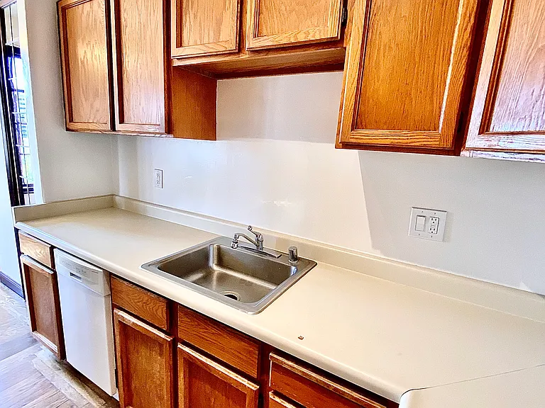 Tudor Hall Apartments — Photo 7