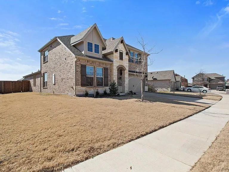 2113 Dorsey Dr — Photo 2