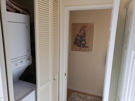4th image of 384 E Surfside Dr