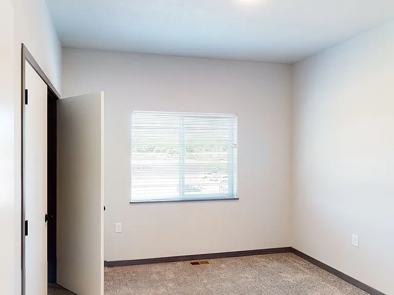 5800 Sunnybrook Plz — Photo 40