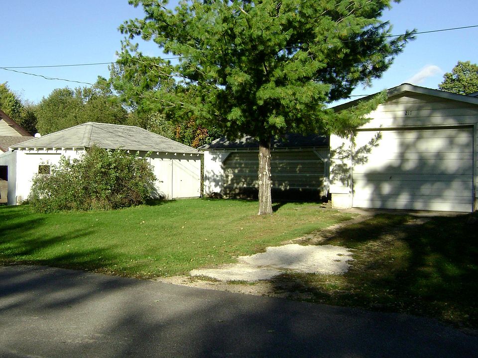 2nd image of 217 Grove St