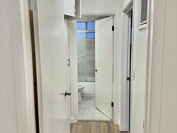 5th image of 241 W Tujunga Ave APT E