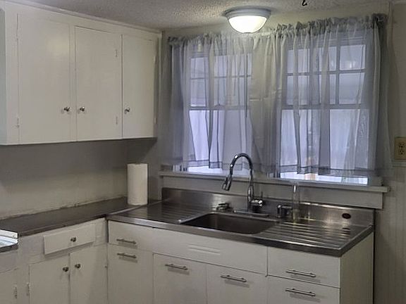 4th image of 209 1st St