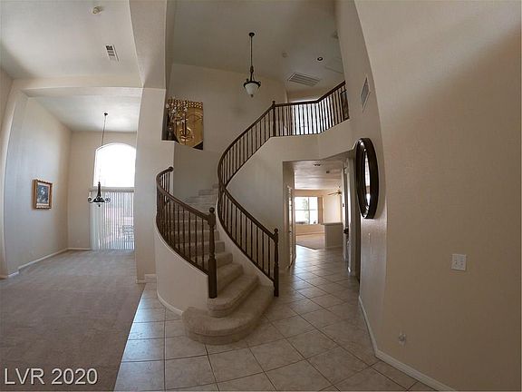 2nd image of 3908 Windansea St