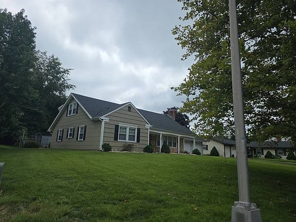 2nd image of 116 Club House Dr