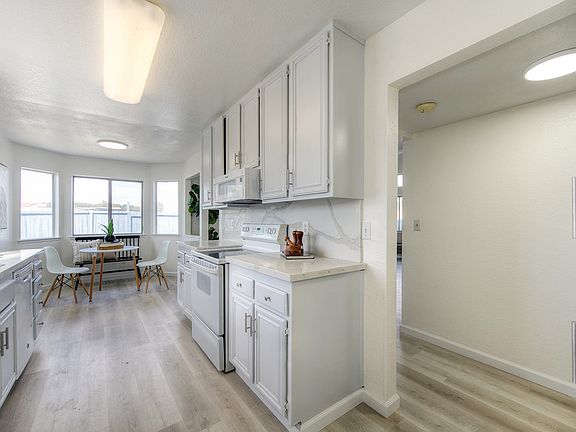 5th image of 14 Fernwood Ct