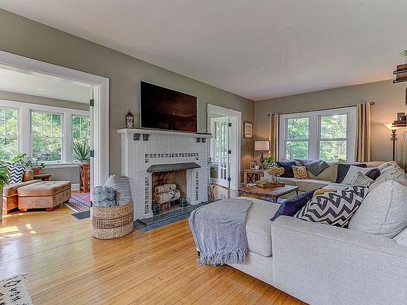 3rd image of 5805 Wyatt Ave