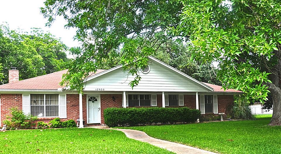 Welcome to your new home. The front has a beautiful mature oak tree greeting you!