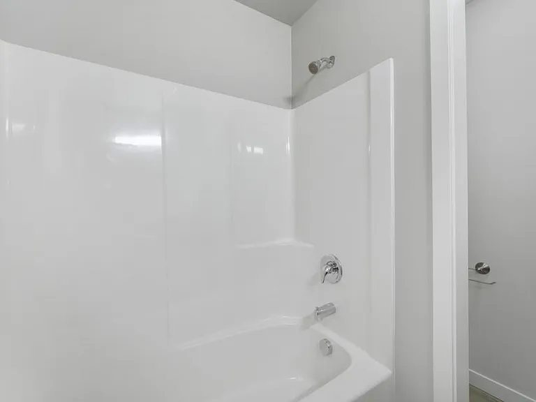 352 NE Evergreen Ct #5 — Photo 5