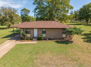 1912 N Spillman St, Sallisaw, OK 74955