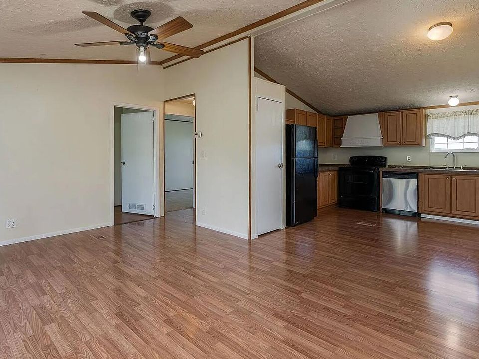 2nd image of 575 Duff Cir