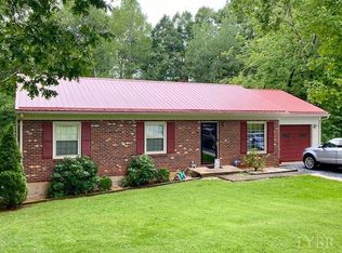 14901 Rockford School Rd, Hurt, VA 24563