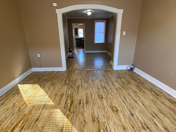 4th image of 514 Woodward St
