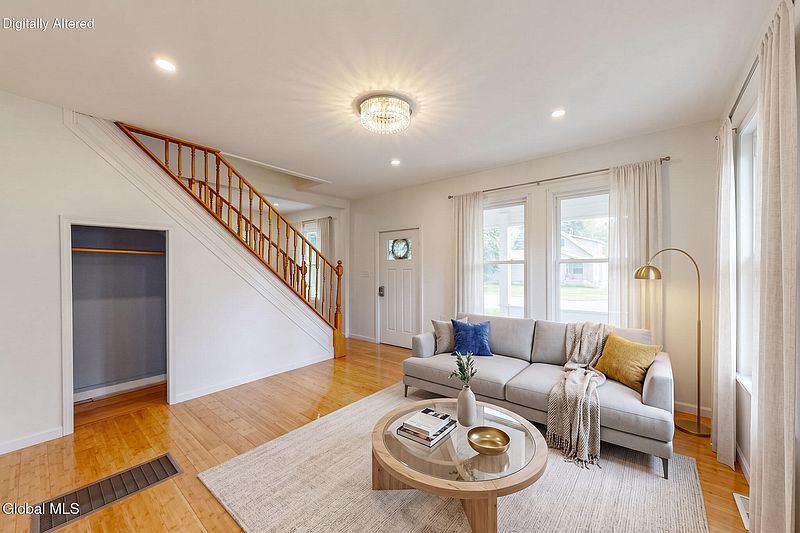 3rd image of 11 Parkis Street