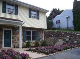 325 Colonial Dr, Akron, PA 17501