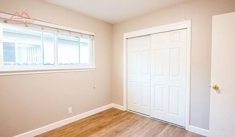 868 Miller Ave — Photo 6