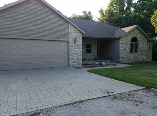 13563 Woodland Dr, Athens, IL 62613