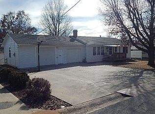 3 W 15th St, Carrollton, MO 64633