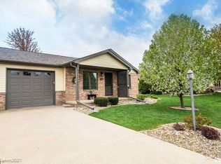 10 Royal Ct, Washington, IL 61571