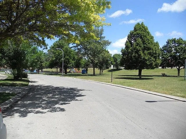 3 bed, 1.5 bath, 1300 sqft, $1,750 — Photo 2