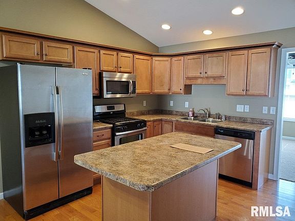 4th image of 110 Marvin Ct #6