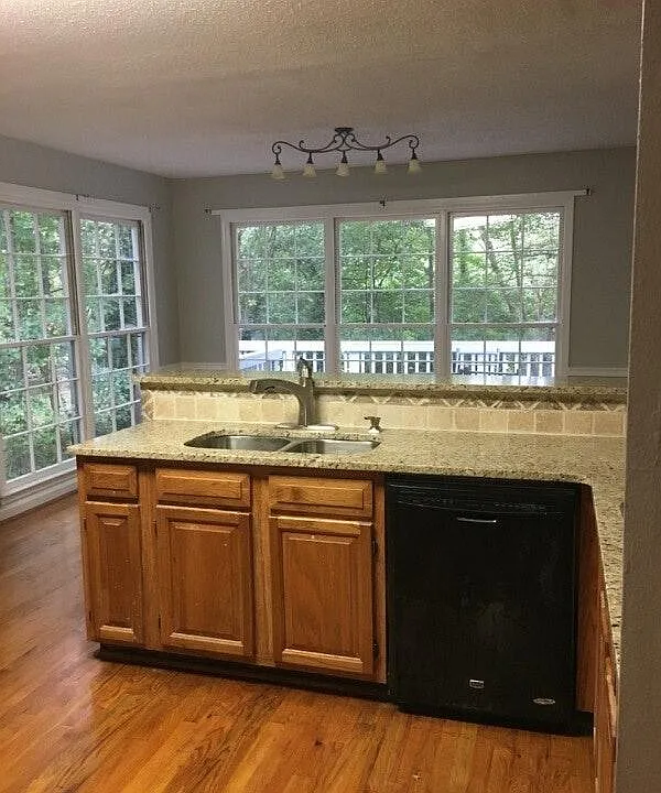 Large Kitchen Overlooking View of Lake