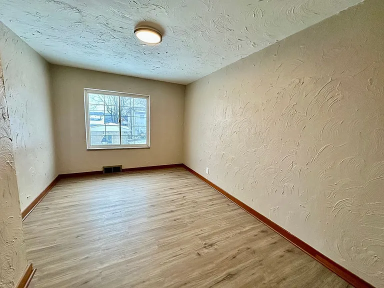 533 Freeport Rd — Photo 14